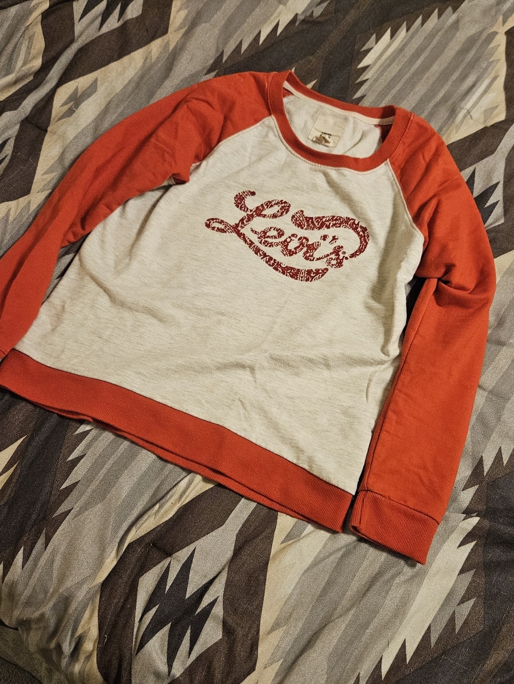 Levi's White Crew Sweatshirt with Red Raglan Sleeves